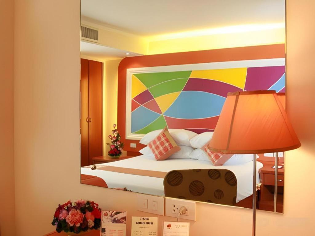 Hip Hotel Bangkok Exteriör bild